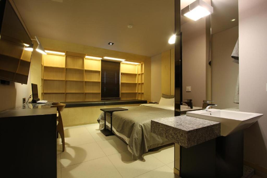 บูทิกเต็ล เค โออิโดะ Hotel ซีฮึง ภายนอก รูปภาพ
