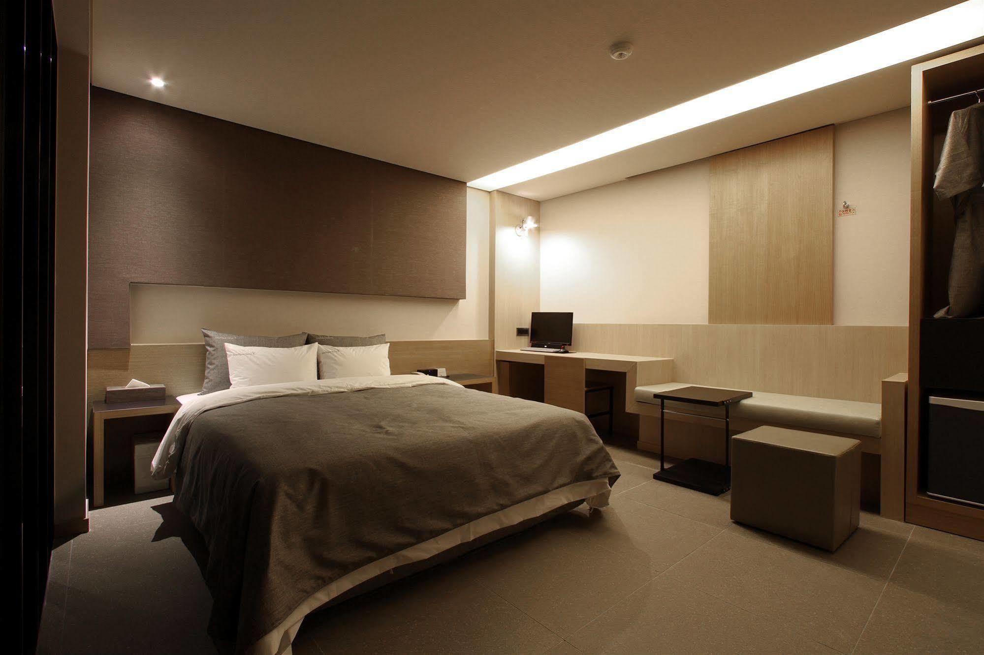 บูทิกเต็ล เค โออิโดะ Hotel ซีฮึง ภายนอก รูปภาพ