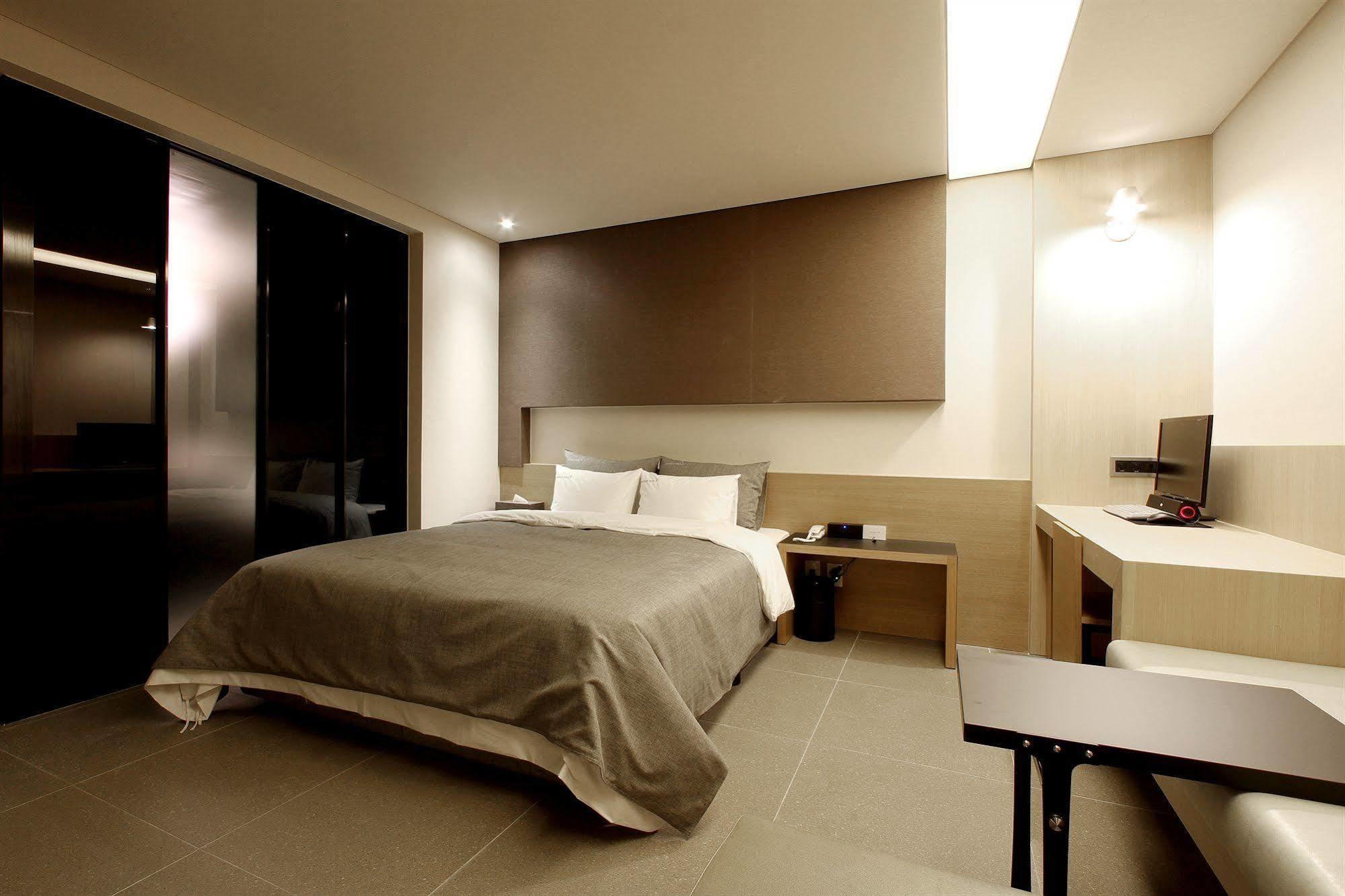 บูทิกเต็ล เค โออิโดะ Hotel ซีฮึง ภายนอก รูปภาพ