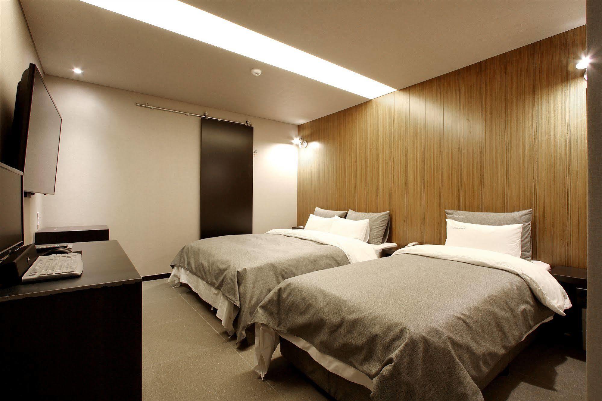 บูทิกเต็ล เค โออิโดะ Hotel ซีฮึง ภายนอก รูปภาพ